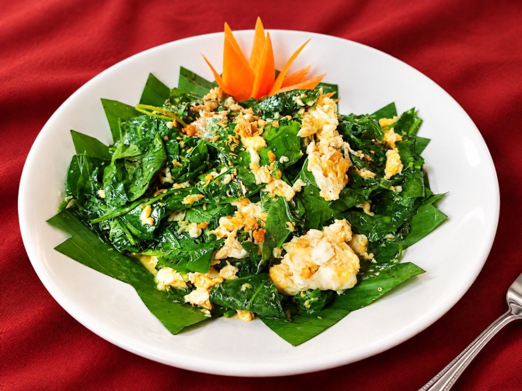 ใบเหลียงผัดไข่ — Stir-fried Malindjo Leaves with Egg