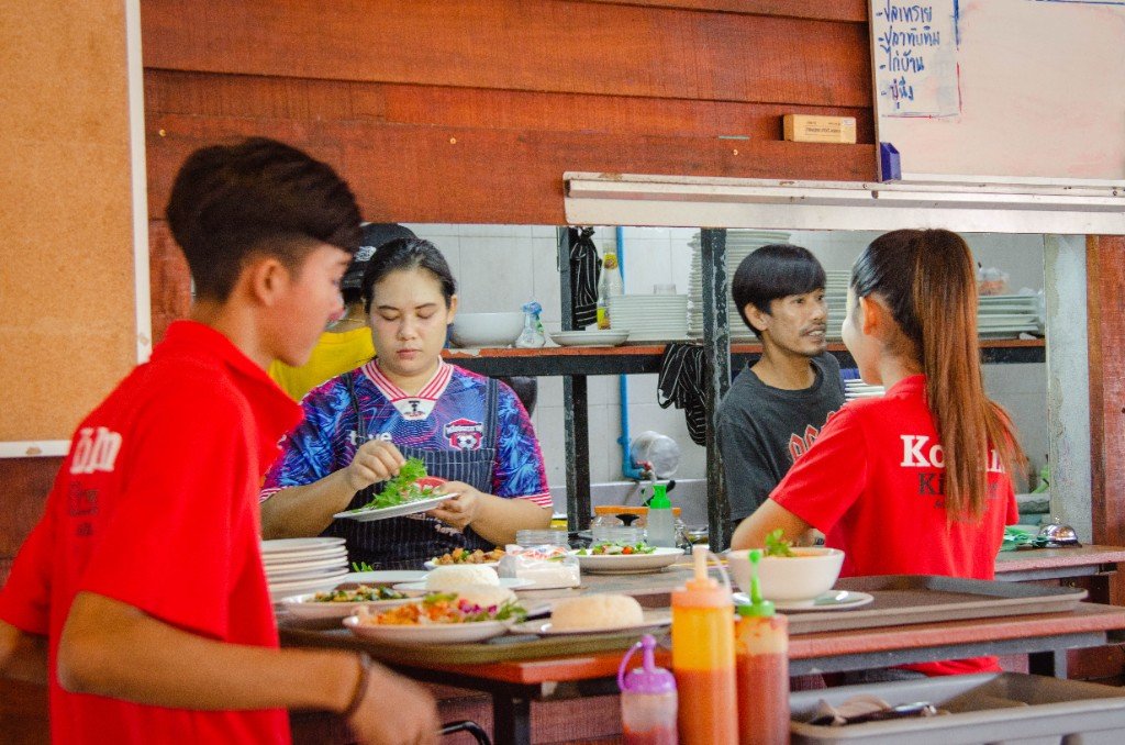 Kitchen pass and fresh dishes at Branch 1