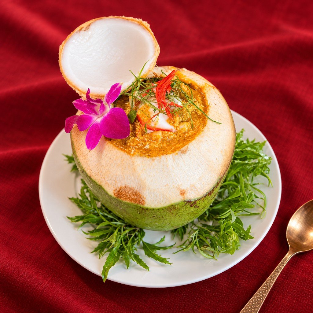 ห่อหมกทะเลมะพร้าว — Steamed Seafood Curry in Young Coconut